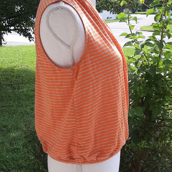 Sofia Vergara Open Front Top - Picture 3 of 8